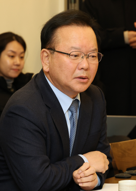 김부겸 전 총리가 지난 3일 '나라를 걱정하는 원로모임' 제3차 간담회에서 발언하고 있다. 연합뉴스